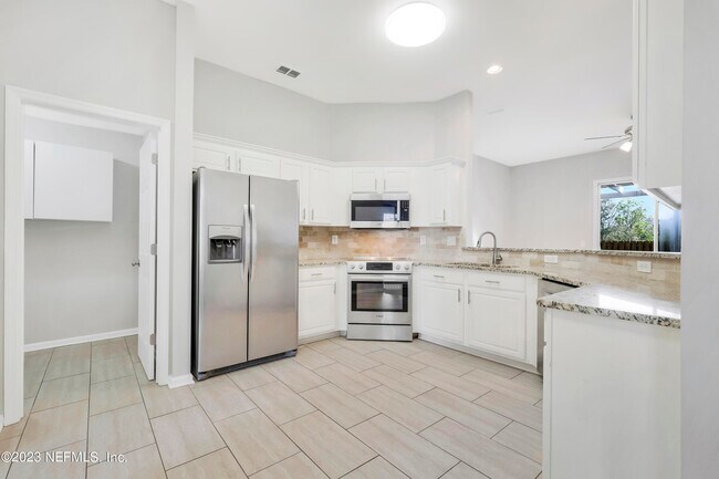 Building Photo - 12096 Coachman Lakes Way