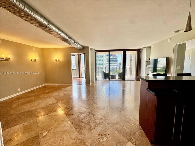 Building Photo - 1901 Brickell Ave