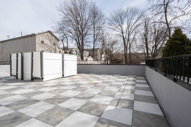 Building Photo - 144 Bergen Ave