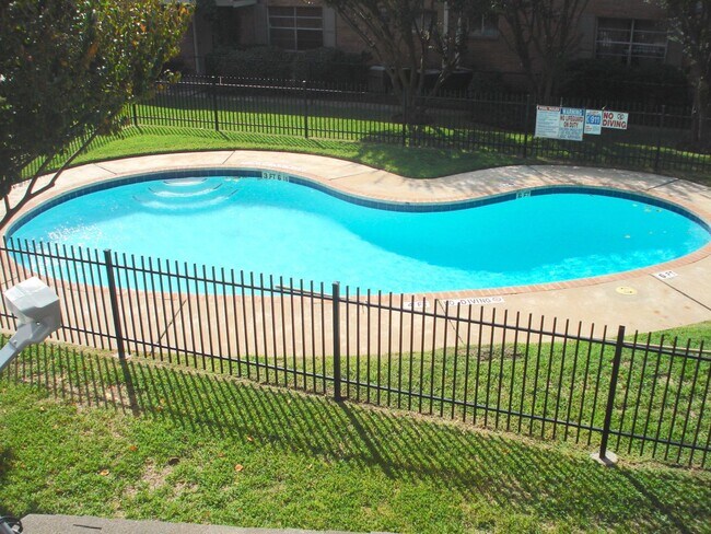 Building Photo - 1230 Shadowdale Dr