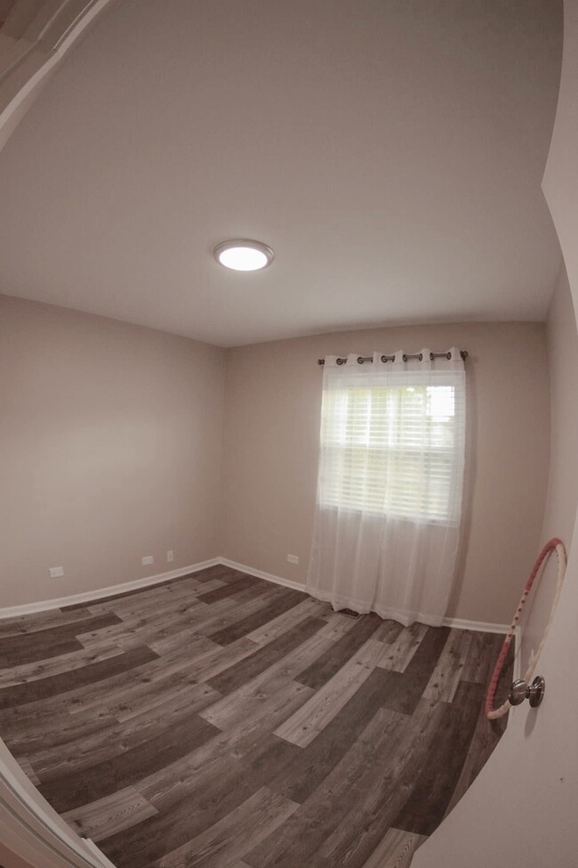 Building Photo - 420 Ascot Ln