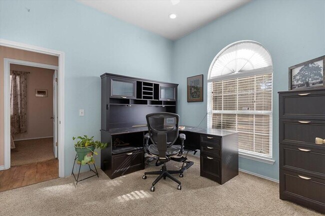 Building Photo - 4104 Sun Spirit Dr