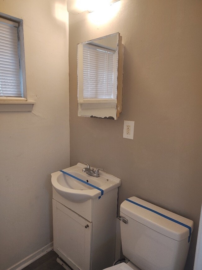 Building Photo - 130 E Woodcrest Dr