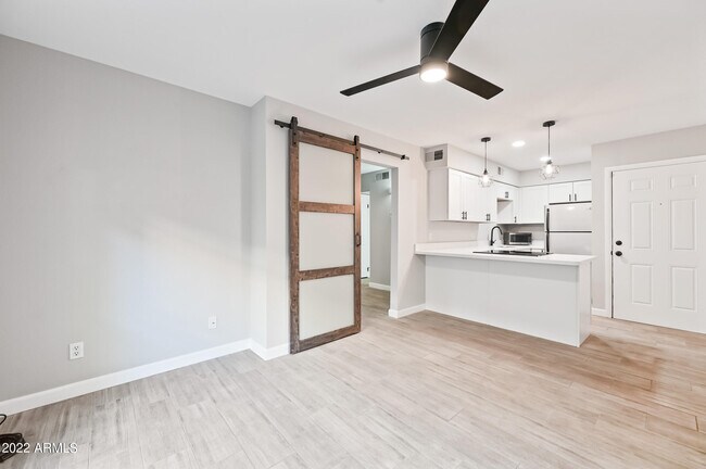 Building Photo - 3131 W Cochise Dr