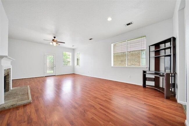 Building Photo - 2922 Green Valley Trail Dr