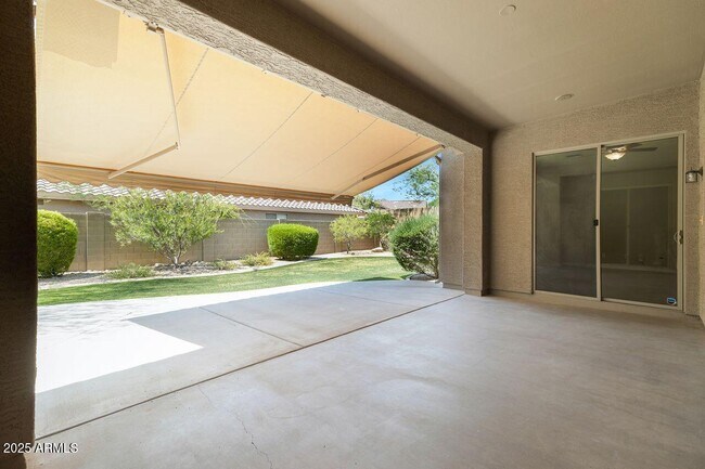 Building Photo - 2268 W River Rock Trail
