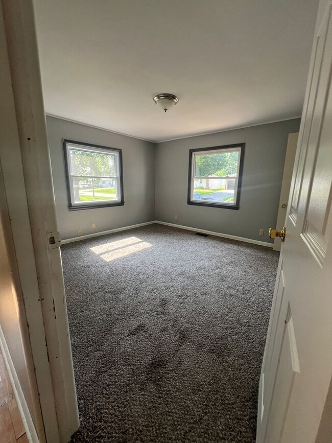 Building Photo - 2 bedroom/1 bath house for rent