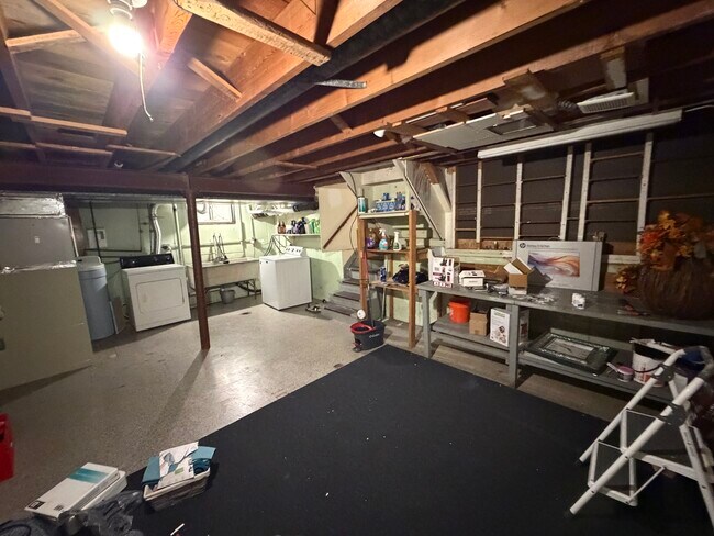 Building Photo - 202 Hickory Rd