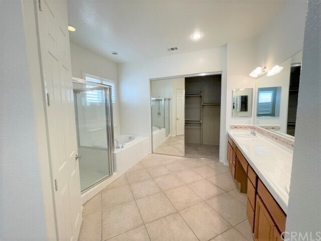 Building Photo - 34206 Pinehurst Dr