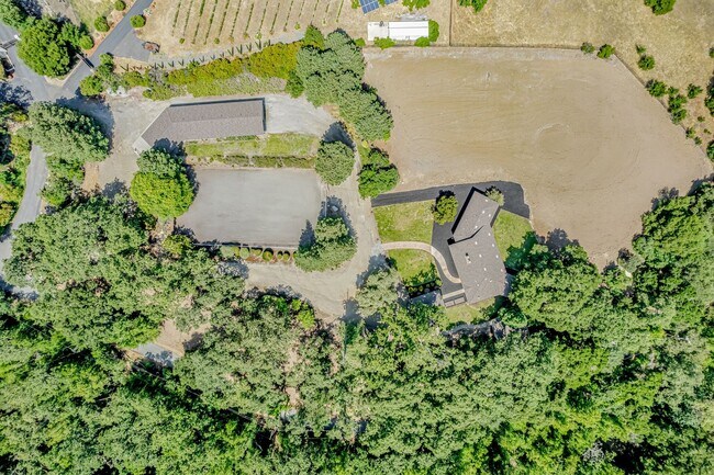 Building Photo - Welcome to Refined Country Living in Los G...