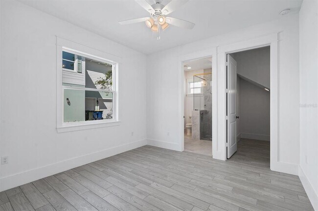 Building Photo - 667 SW Cleveland Ave