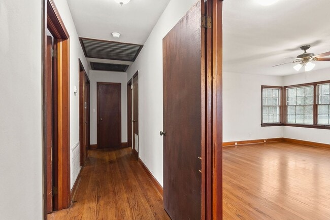 Building Photo - Cute 3 Bed 1 Bath House! Available Now! Call to Schedule a Tour!