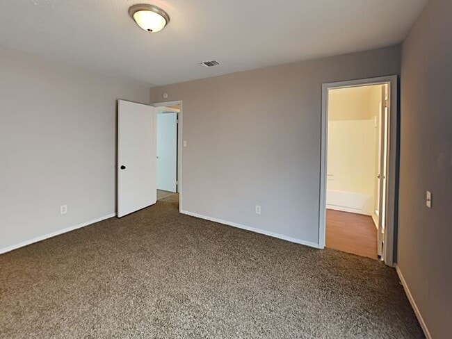 Building Photo - No Application Fee* Plus $250 Off First & ...