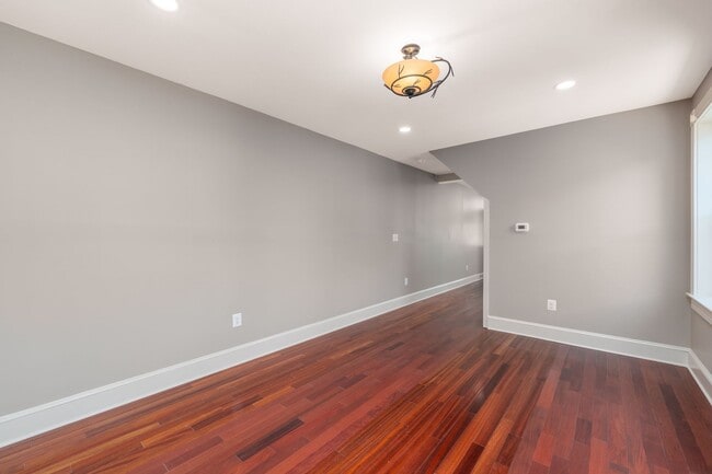 Building Photo - 3-Bedroom, 1.5 Bathroom Townhouse in Heart of Hampden