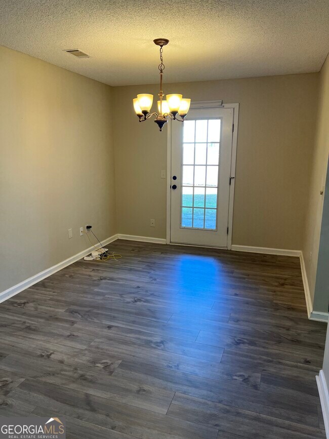 Building Photo - 102 Huntington Dr