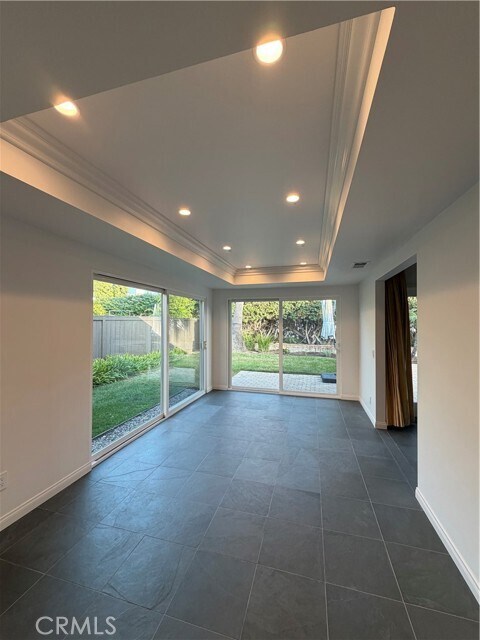 Building Photo - 15999 Via De Las Palmas