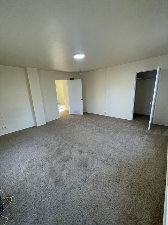 Building Photo - 516 N Adams St