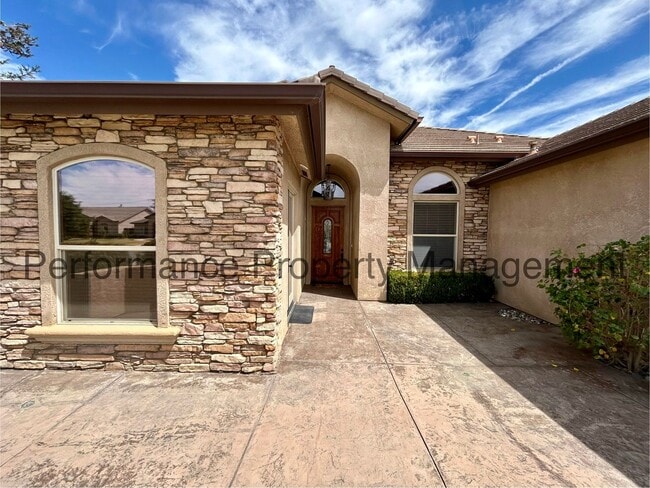 Building Photo - Stunning 4 Bed/ 2 Bath NW Bakersfield Home...