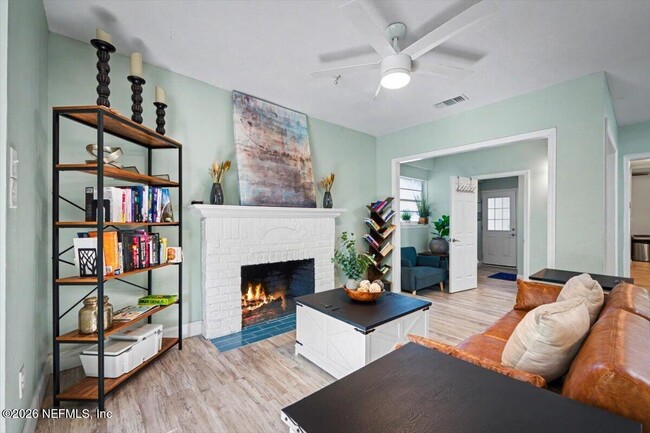 Building Photo - 719 S Shores Rd