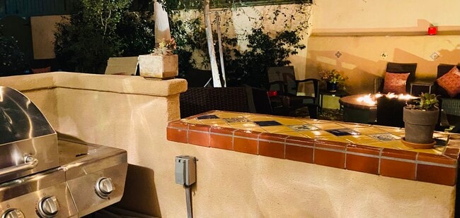 Better Get that BBQ Fired Up; They're Pulling Up!! - 1103 S Crescent Heights Blvd