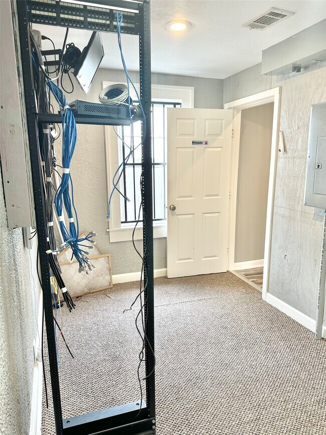 Building Photo - 2424 Southmore Blvd