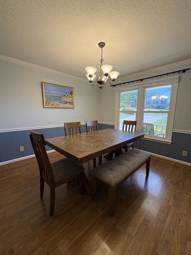 Building Photo - 321 N Valley View Dr