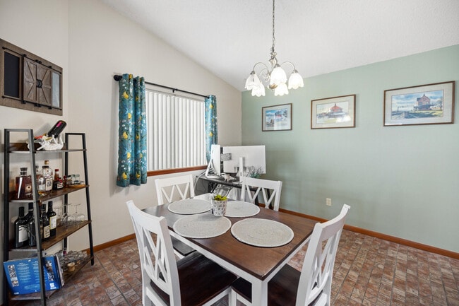 Building Photo - 206 Cedar Ridge Way