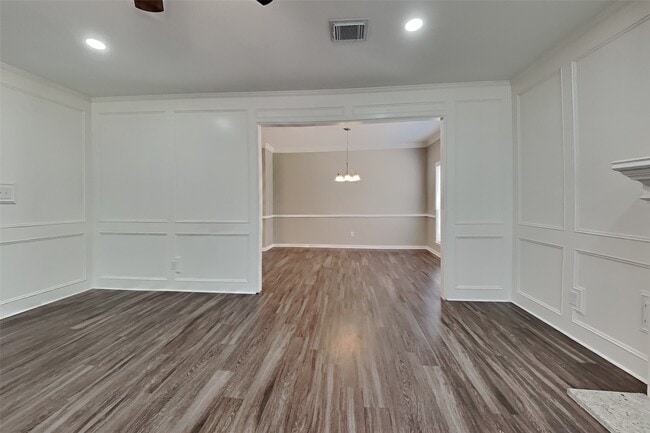Building Photo - 702 Fernglade Dr