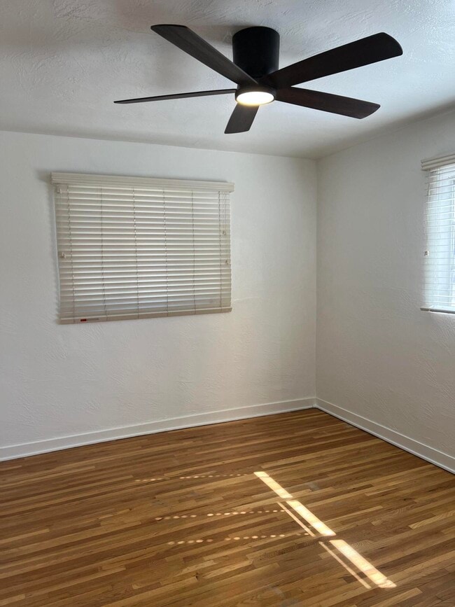 Building Photo - 4121 Mesa Verde Ave NE