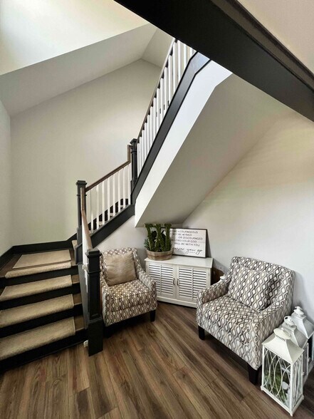 Building Photo - 7033 Balcolm Ct