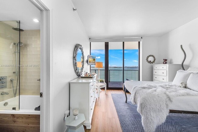 Building Photo - 1000 Venetian Way