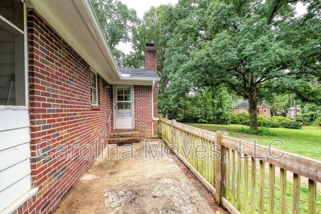 Building Photo - 1011 Miller Rd