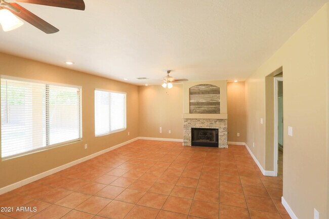 Building Photo - 7456 W Aurora Dr