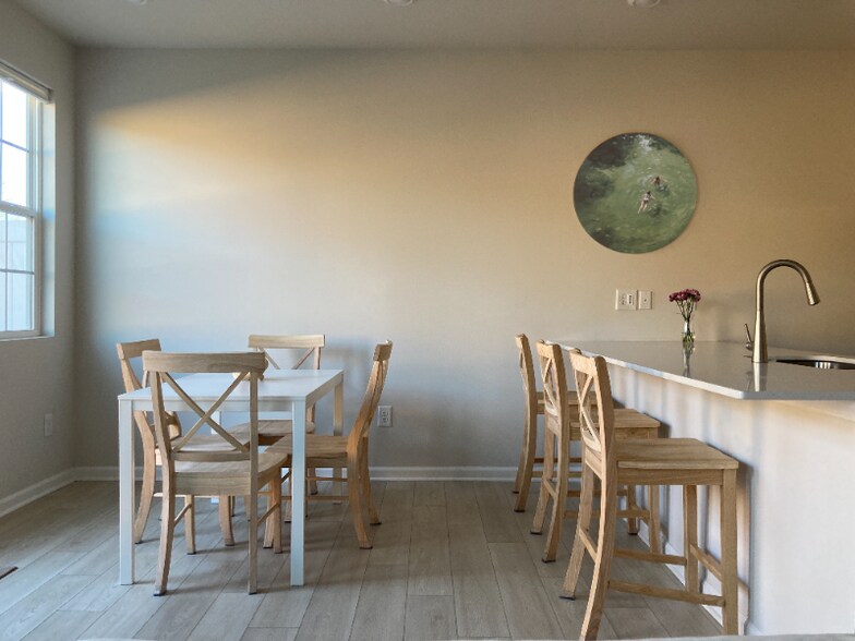 Building Photo - 12 Twiggs Ln