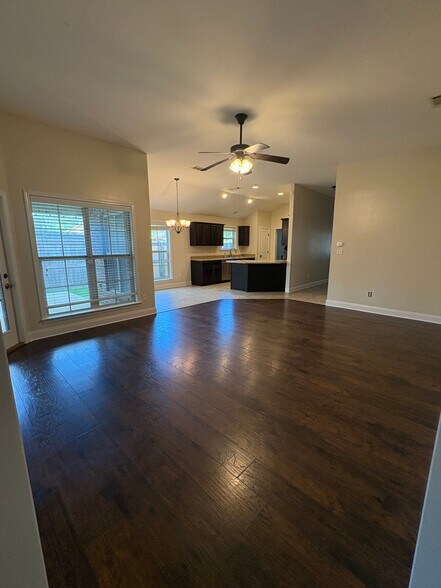 Building Photo - 986 Tudor Ln
