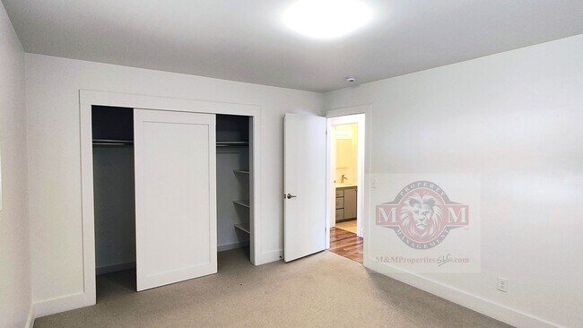Building Photo - Remodeled 3 Bd 2 Ba Duplex Above Foothill
