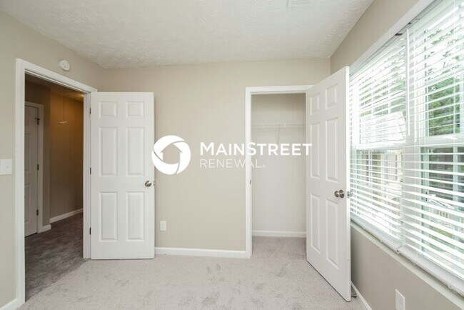 Building Photo - 4 Bedroom Pet-Friendly Home in Riverdale, GA with Main Street Renewal