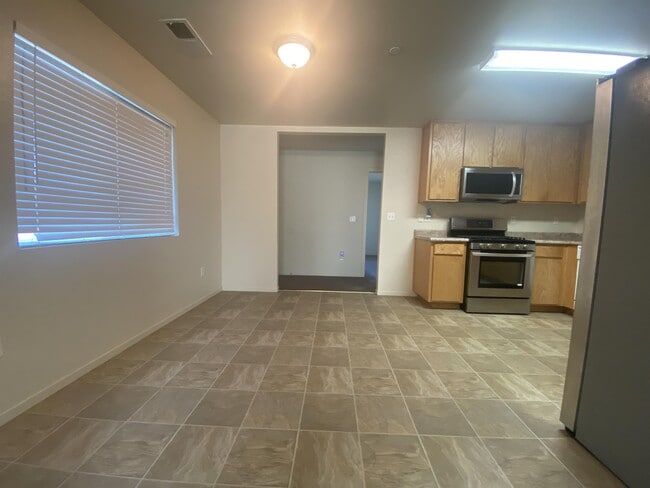 Building Photo - 388 N Biggs Dr