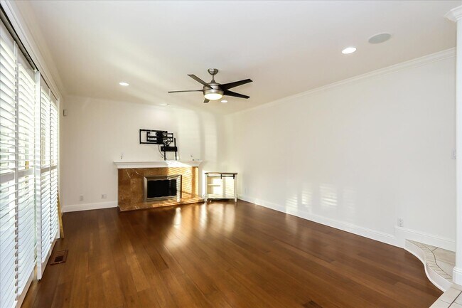 Building Photo - 249 Purple Glen Dr