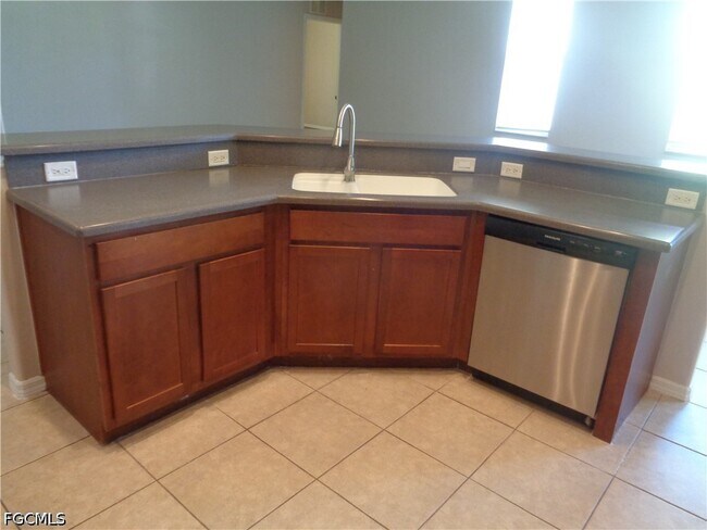 Building Photo - 2463 Nature Pointe Loop