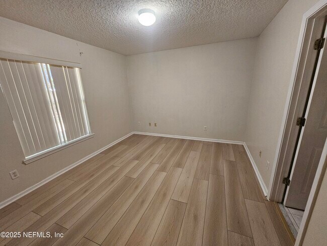 Building Photo - 1708 Dartmoor Ln