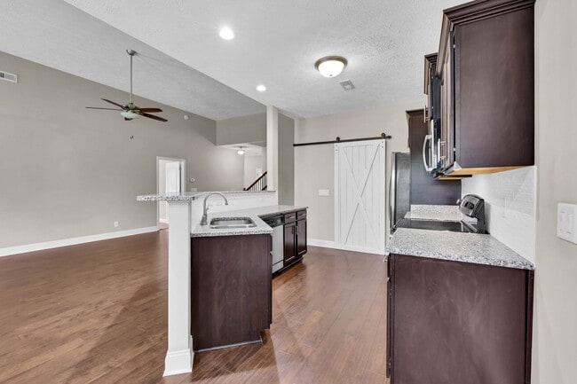 Building Photo - 987 Promenade Dr