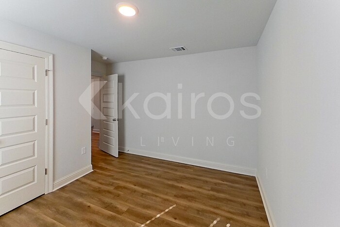 Building Photo - 8041 Hendrick Dr