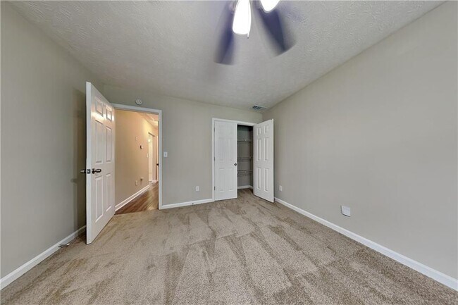 Building Photo - 991 Rolling Meadows Dr