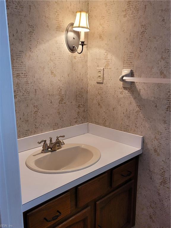 Building Photo - 464 Westover Mews