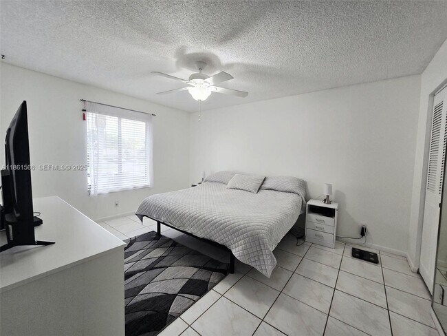 Building Photo - 1102 Green Pine Blvd