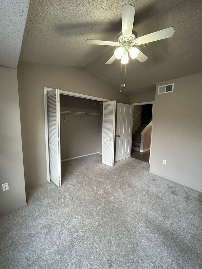 Building Photo - 2Br/2Ba Townhouse with Attached Garage