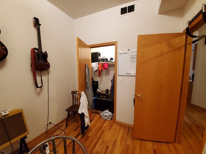 Building Photo - 2048 N Western Ave