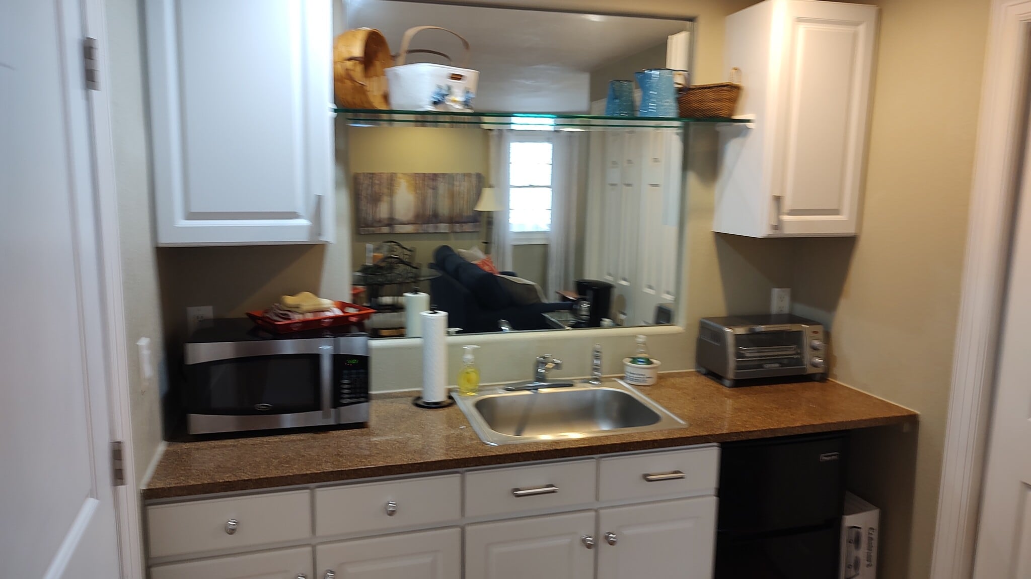 Kitchen counter - 2900 Valley Oak Dr