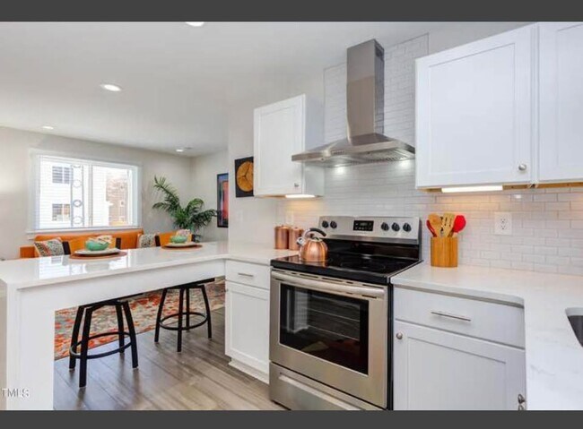 Primary Photo - 1309 Hudson Ave